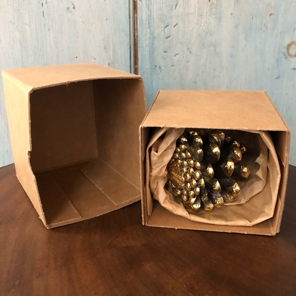 A real pinecone made from bronze using “lost wax” casting process - Picture 10 of 14